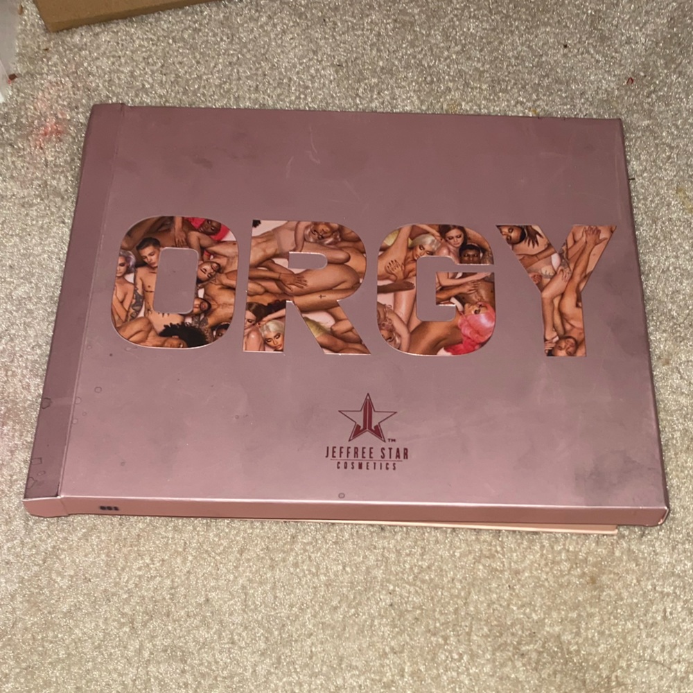 Jeffree star orgy palette